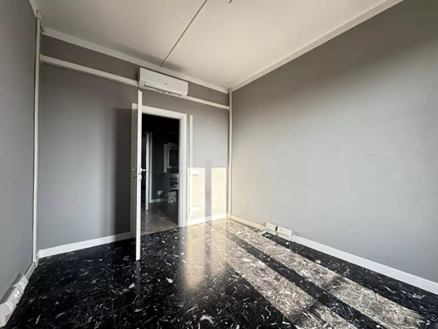 Immagine 16 di Ufficio in affitto  a Brescia