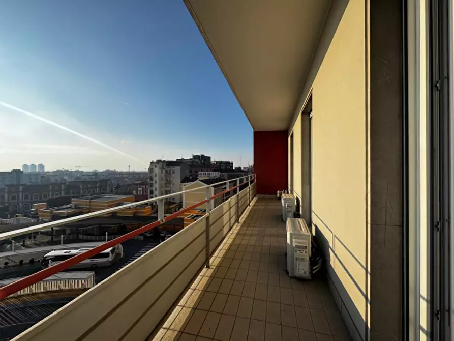 Immagine 17 di Ufficio in affitto  a Brescia