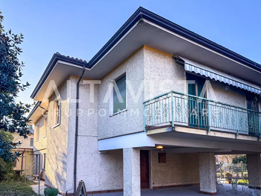 Immagine 1 di Villa in vendita  in Via dei Marmi a Nuvolera