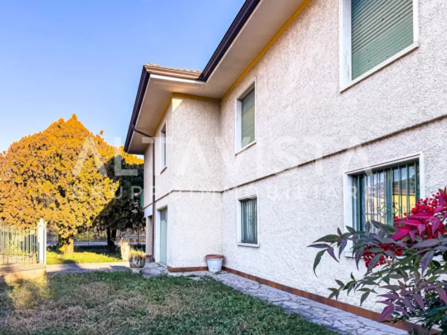 Immagine 2 di Villa in vendita  in Via dei Marmi a Nuvolera