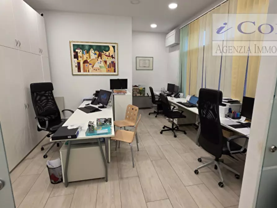 Immagine 2 di Negozio in vendita  a Abano Terme