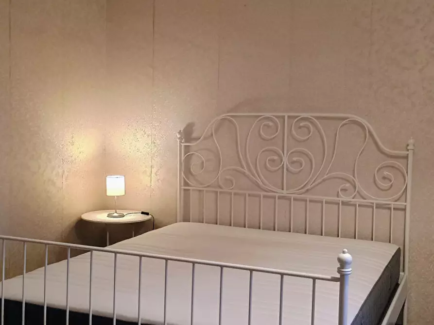 Immagine 4 di Camera in affitto  in Via Zinasco a Roma