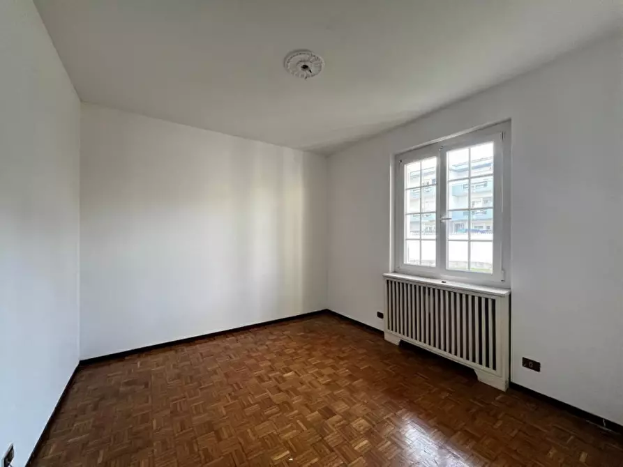 Immagine 8 di Appartamento in vendita  a Desenzano Del Garda