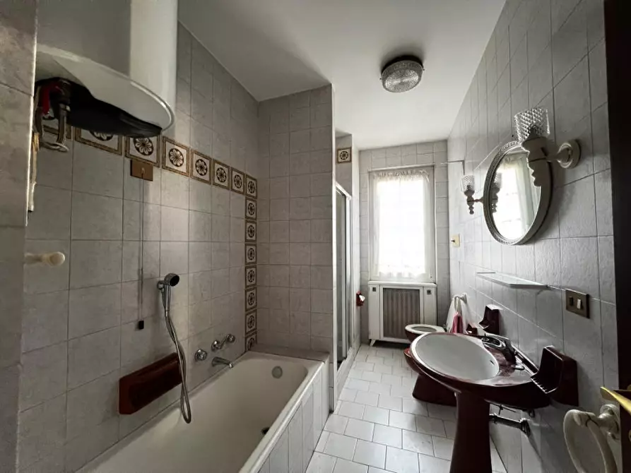 Immagine 14 di Appartamento in vendita  a Desenzano Del Garda