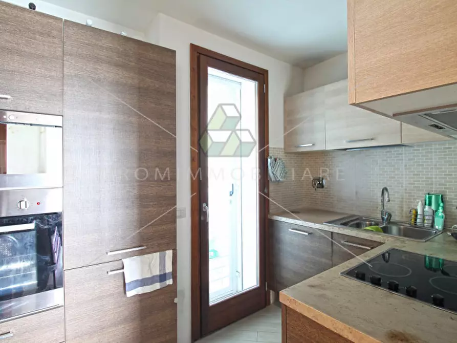 Immagine 5 di Appartamento in vendita  in Via Luigi De Marchi a Roma