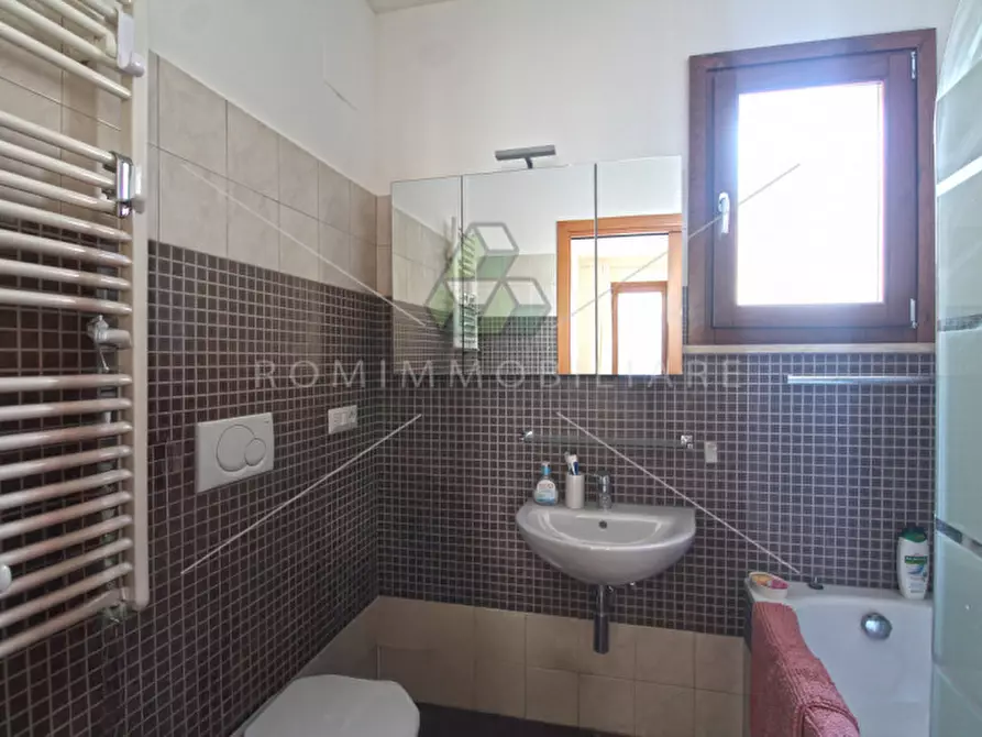 Immagine 13 di Appartamento in vendita  in Via Luigi De Marchi a Roma