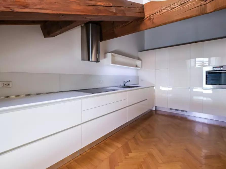 Immagine 8 di Appartamento in vendita  in Galleria del Pozzo Rosso a Vicenza