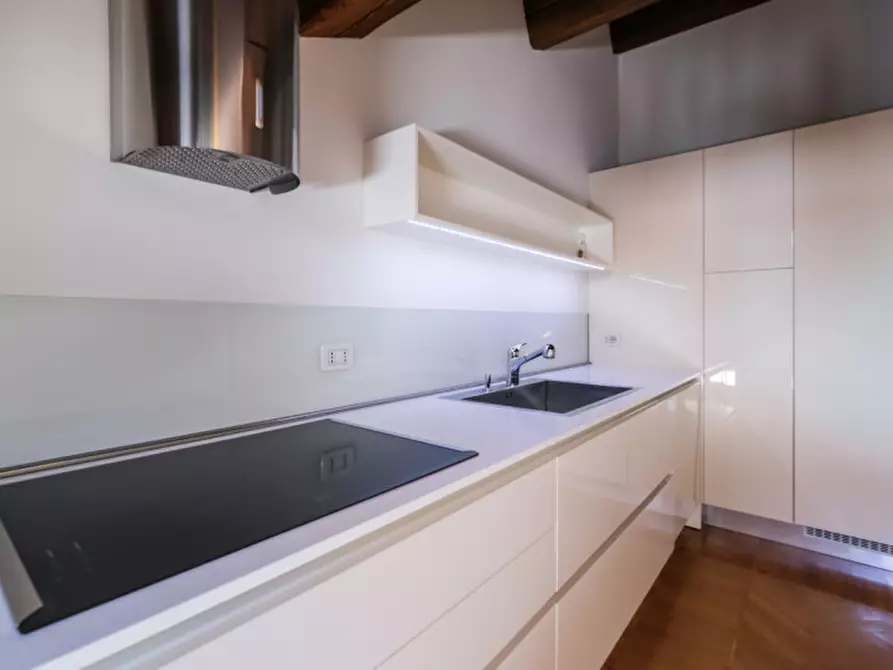 Immagine 9 di Appartamento in vendita  in Galleria del Pozzo Rosso a Vicenza