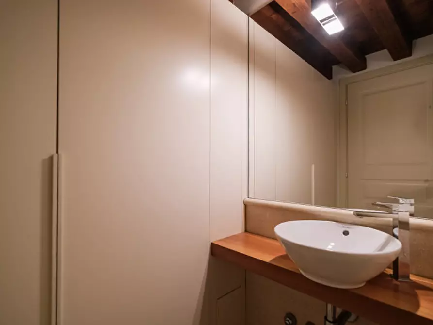 Immagine 11 di Appartamento in vendita  in Galleria del Pozzo Rosso a Vicenza