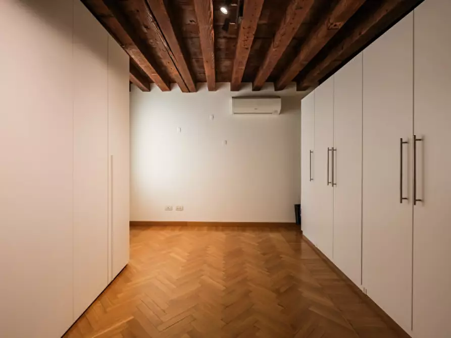 Immagine 14 di Appartamento in vendita  in Galleria del Pozzo Rosso a Vicenza