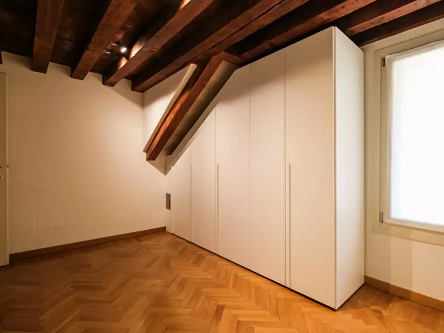 Immagine 15 di Appartamento in vendita  in Galleria del Pozzo Rosso a Vicenza