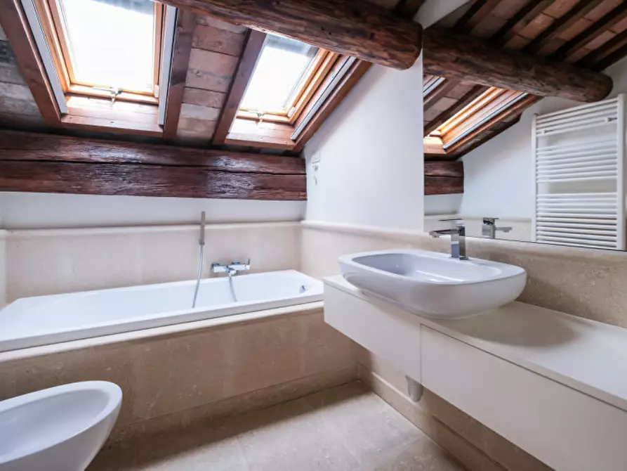 Immagine 22 di Appartamento in vendita  in Galleria del Pozzo Rosso a Vicenza