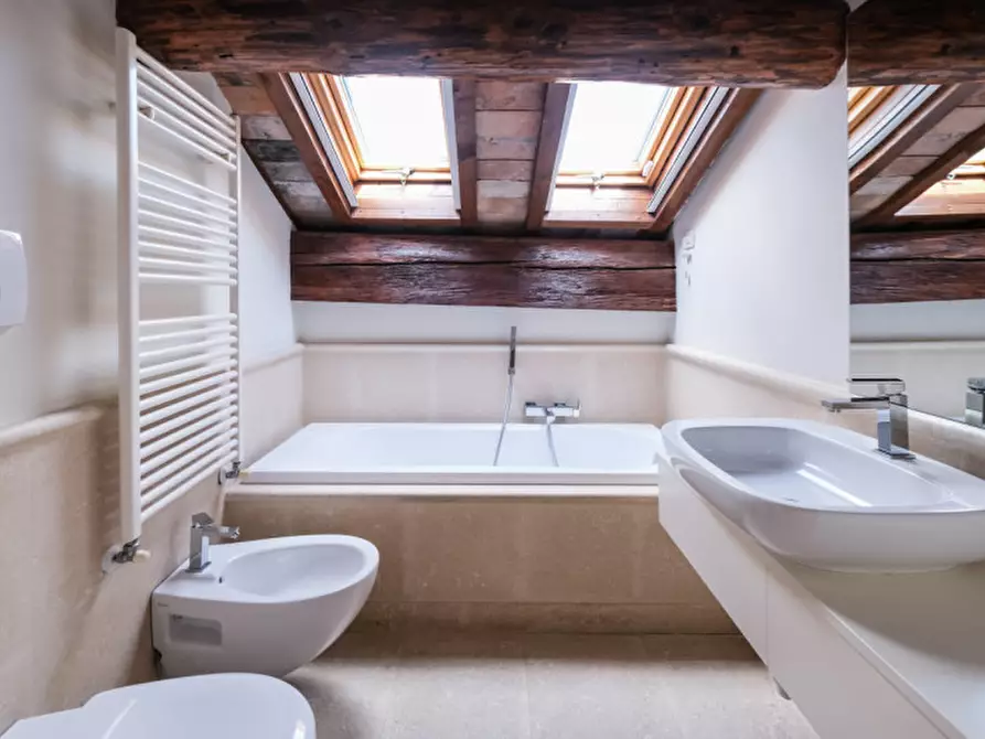 Immagine 23 di Appartamento in vendita  in Galleria del Pozzo Rosso a Vicenza