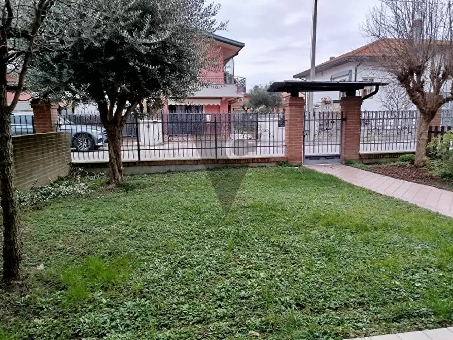 Immagine 2 di Casa trifamiliare in vendita  in VIA GOBBI a Venezia