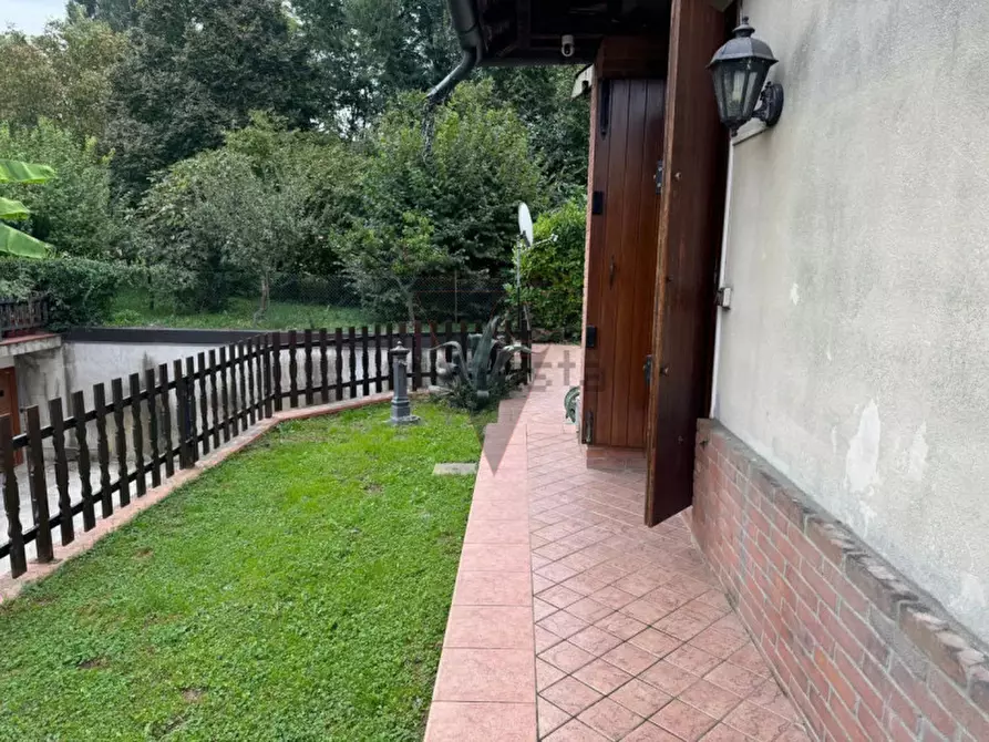 Immagine 3 di Casa trifamiliare in vendita  in VIA GOBBI a Venezia