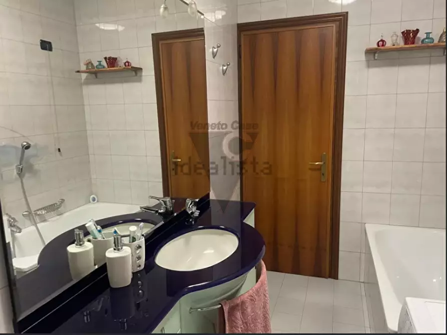 Immagine 11 di Casa trifamiliare in vendita  in VIA GOBBI a Venezia