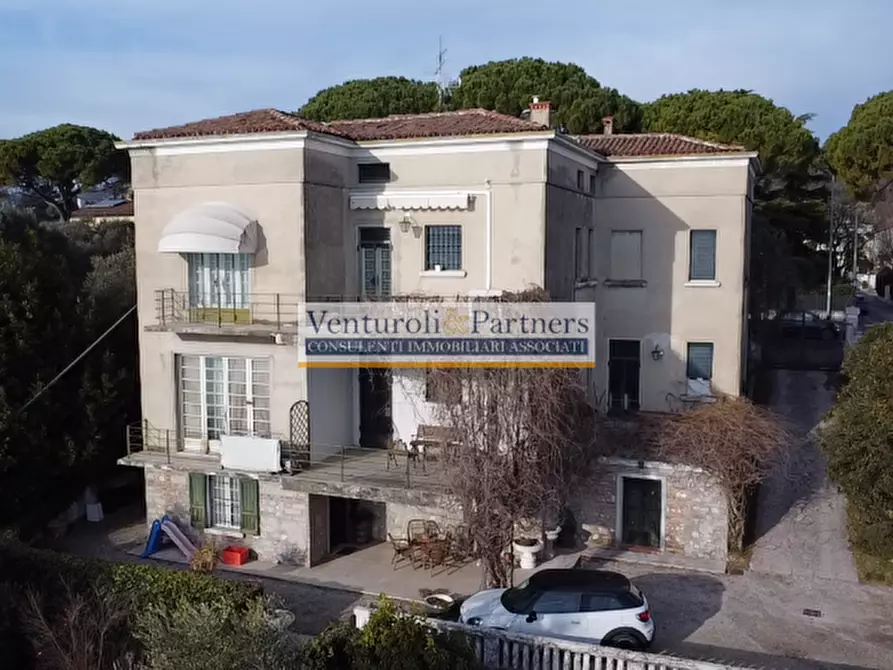 Immagine 2 di Villa in vendita  in Via Meucci a Padenghe Sul Garda