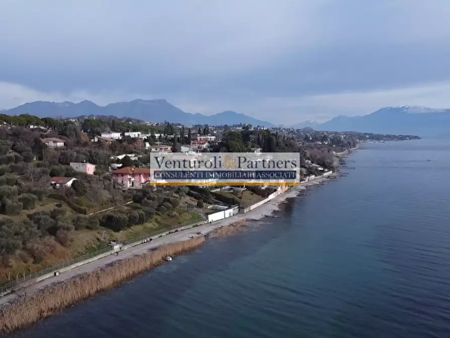 Immagine 10 di Villa in vendita  in Via Meucci a Padenghe Sul Garda