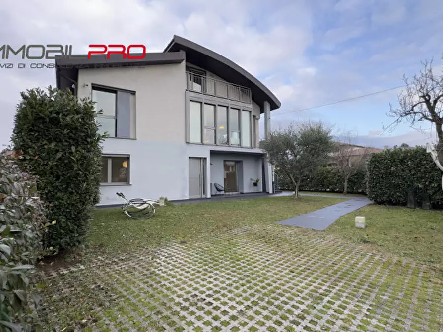 Immagine 1 di Appartamento in vendita  in Via Silvio Pellico, 2 a Zanè