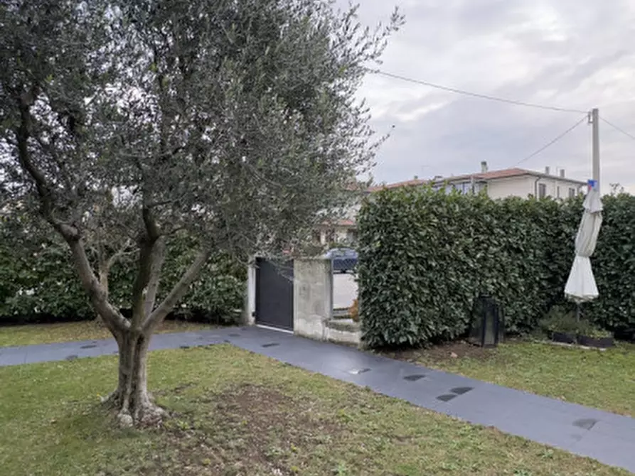 Immagine 8 di Appartamento in vendita  in Via Silvio Pellico, 2 a Zanè