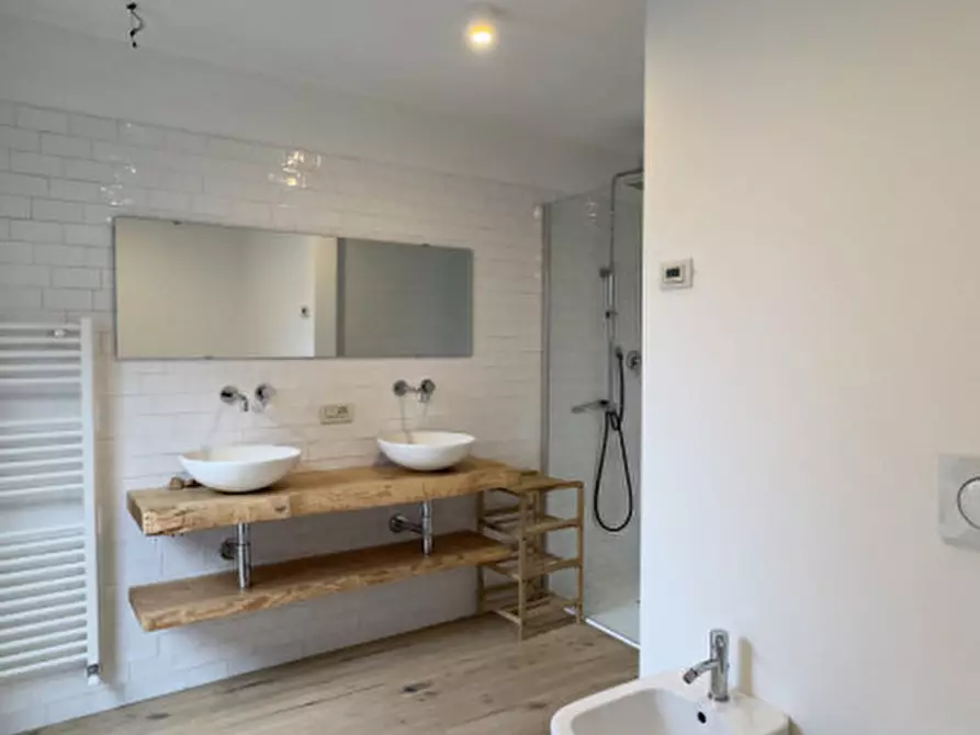 Immagine 37 di Appartamento in vendita  in Via Silvio Pellico, 2 a Zanè