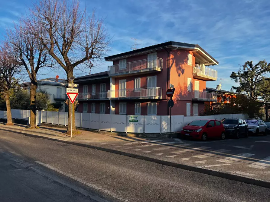 Immagine 2 di Appartamento in vendita  a Desenzano Del Garda