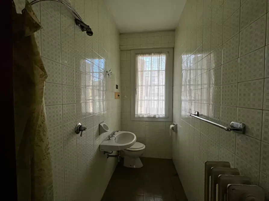 Immagine 17 di Appartamento in vendita  a Desenzano Del Garda