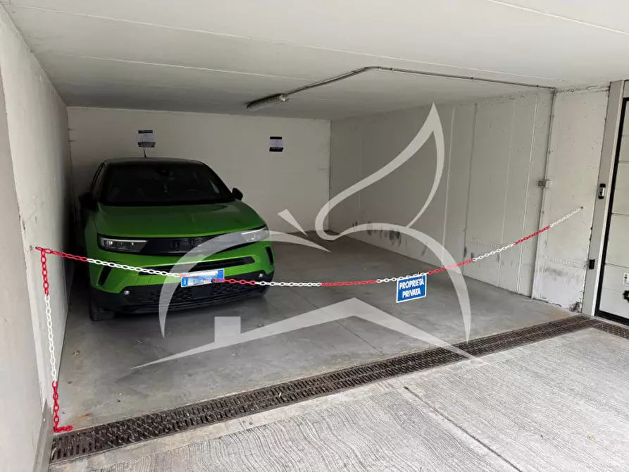 Immagine 1 di Garage in vendita  in Via Santi Cosma e Damiano n. 33 a Trento