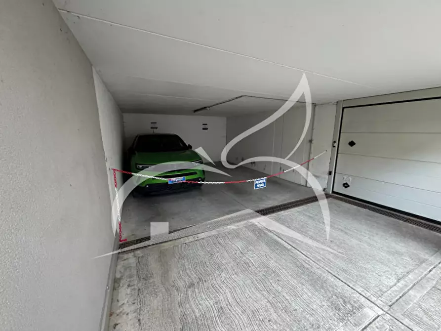 Immagine 3 di Garage in vendita  in Via Santi Cosma e Damiano n. 33 a Trento