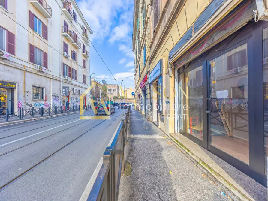 Immagine 1 di Negozio in vendita  in Via dei Reti a Roma