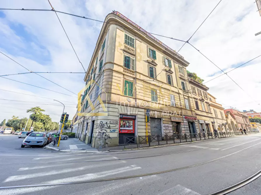 Immagine 3 di Negozio in vendita  in Via dei Reti a Roma