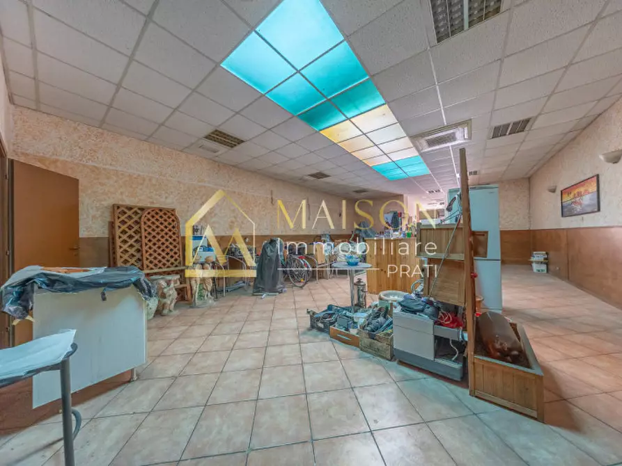 Immagine 5 di Negozio in vendita  in Via dei Reti a Roma