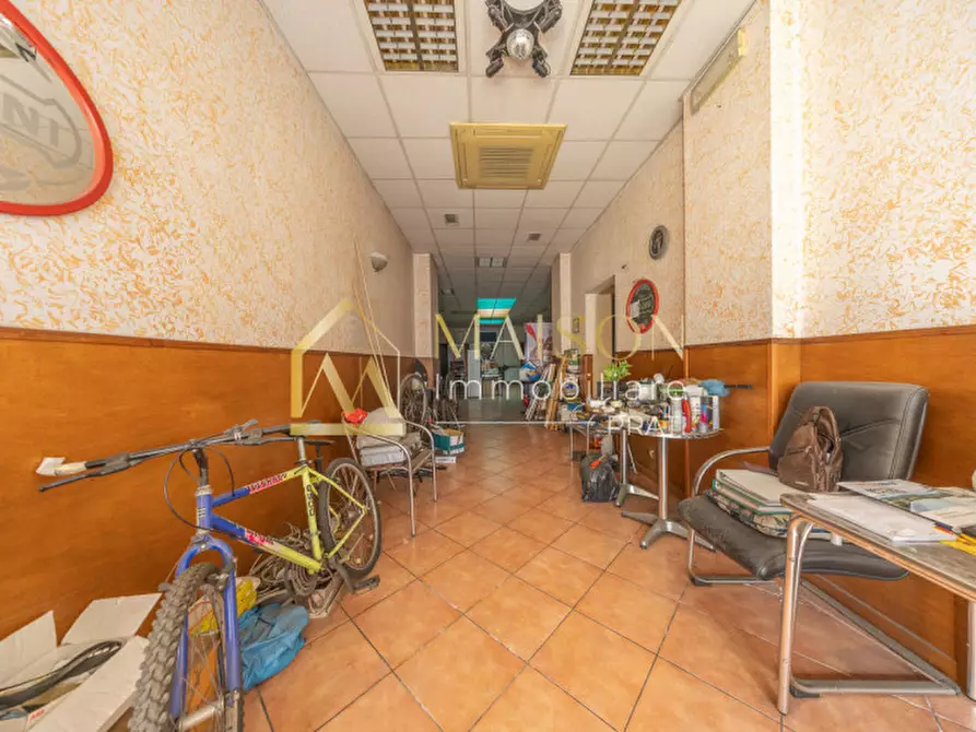 Immagine 9 di Negozio in vendita  in Via dei Reti a Roma