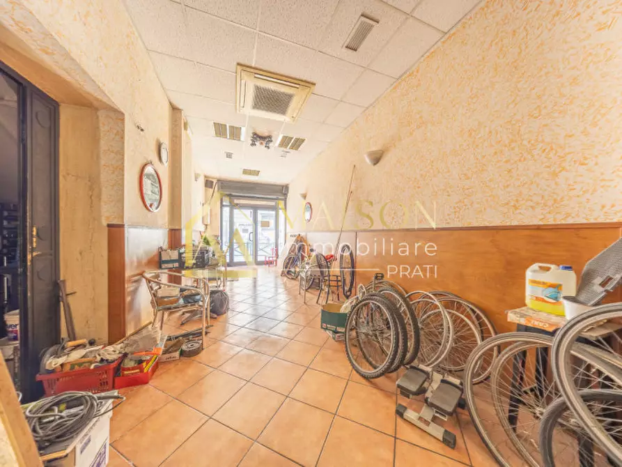 Immagine 9 di Negozio in vendita  in Via dei Reti a Roma