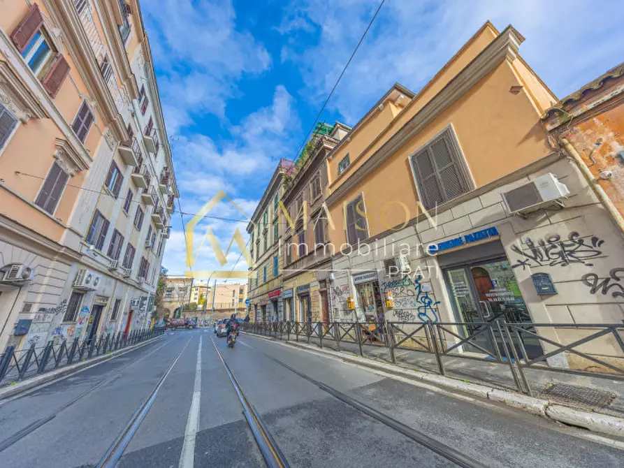 Immagine 10 di Negozio in vendita  in Via dei Reti a Roma
