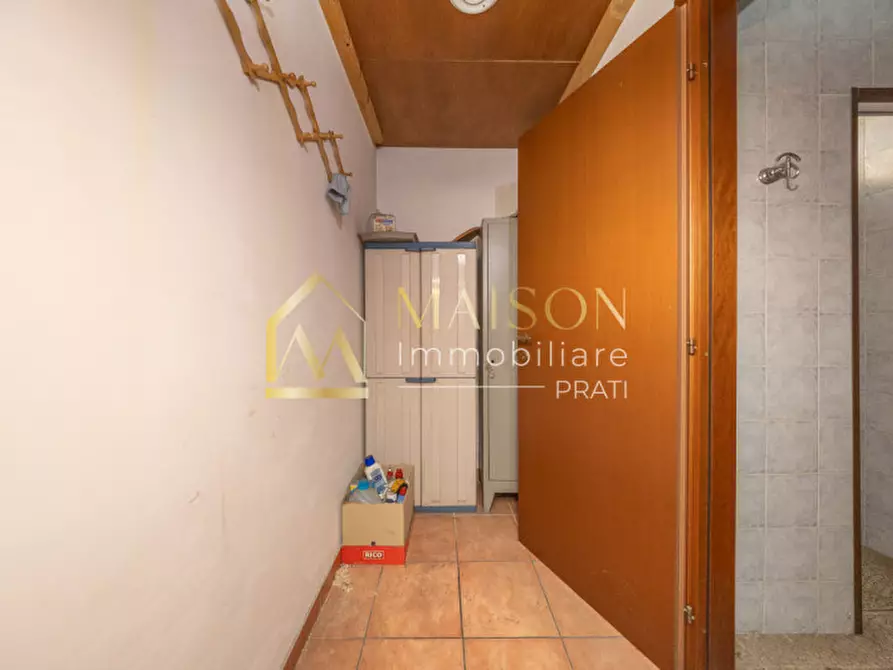 Immagine 13 di Negozio in vendita  in Via dei Reti a Roma