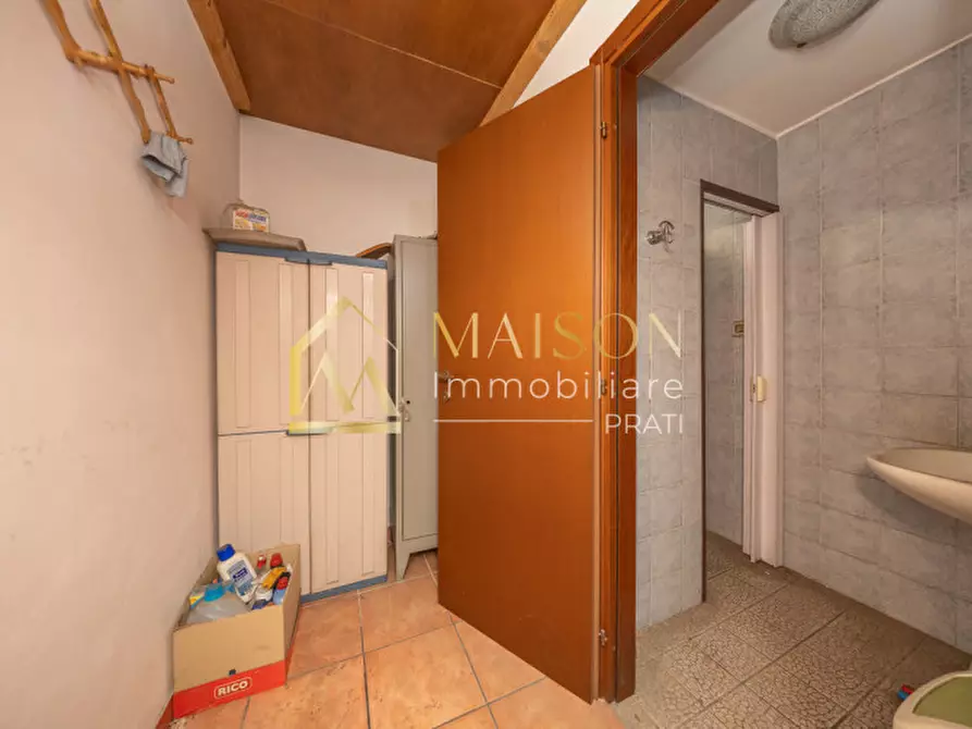 Immagine 14 di Negozio in vendita  in Via dei Reti a Roma