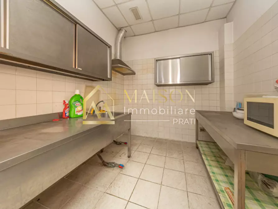 Immagine 15 di Negozio in vendita  in Via dei Reti a Roma