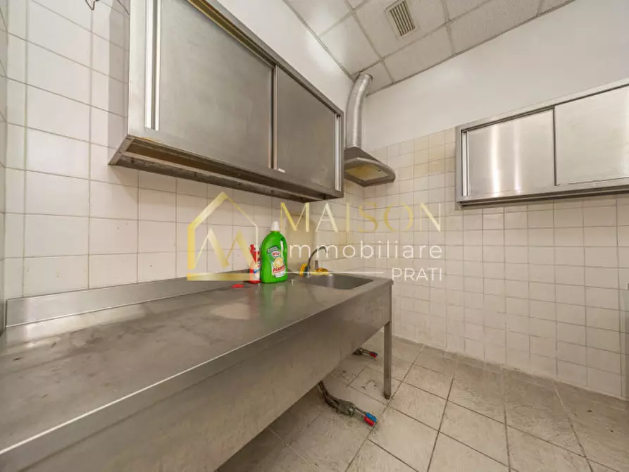 Immagine 17 di Negozio in vendita  in Via dei Reti a Roma