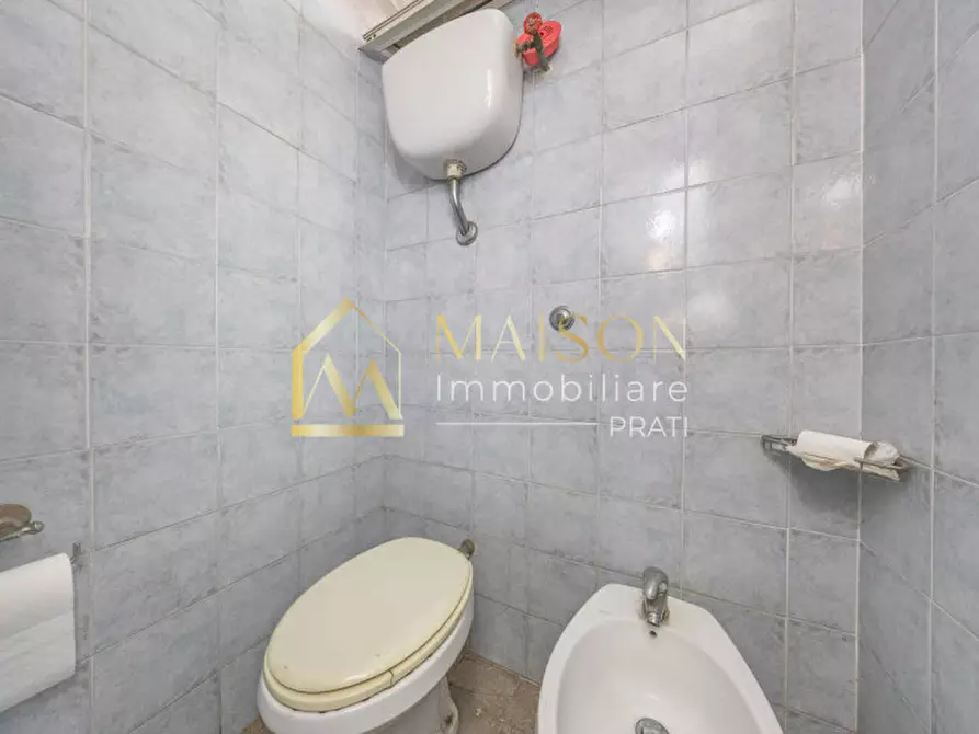 Immagine 17 di Negozio in vendita  in Via dei Reti a Roma