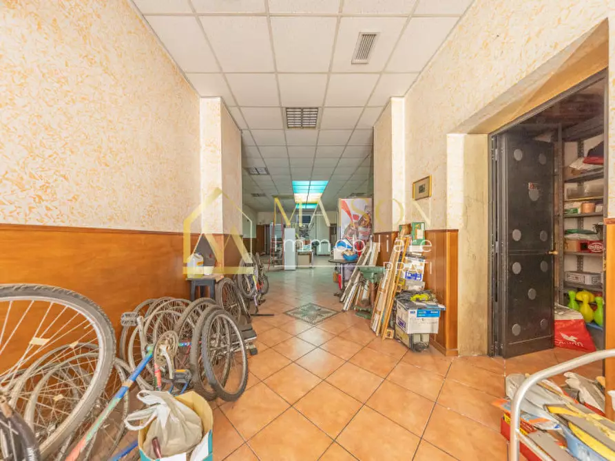 Immagine 18 di Negozio in vendita  in Via dei Reti a Roma