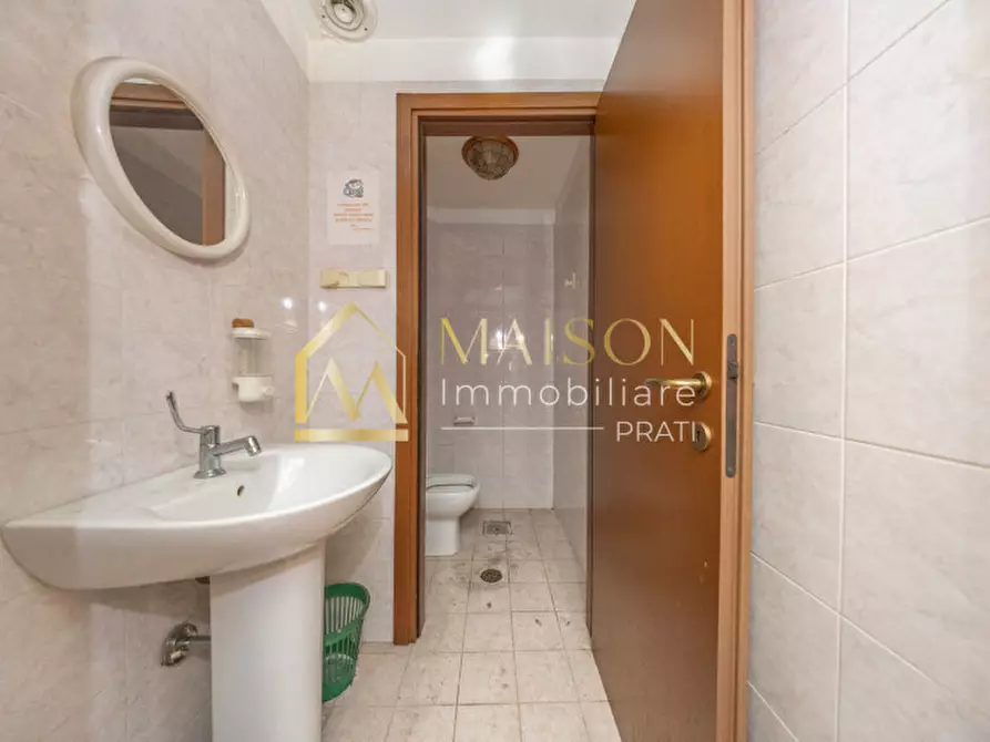 Immagine 21 di Negozio in vendita  in Via dei Reti a Roma