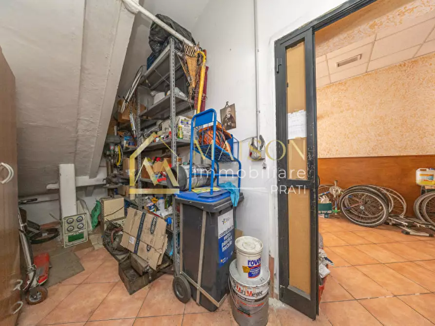 Immagine 23 di Negozio in vendita  in Via dei Reti a Roma