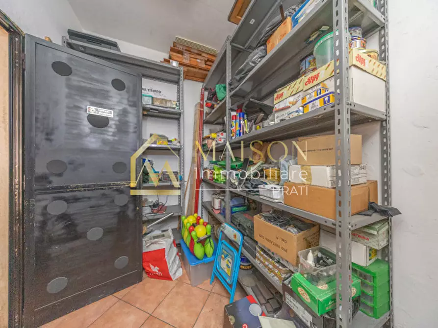 Immagine 23 di Negozio in vendita  in Via dei Reti a Roma