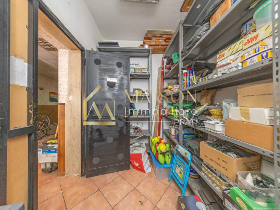 Immagine 26 di Negozio in vendita  in Via dei Reti a Roma