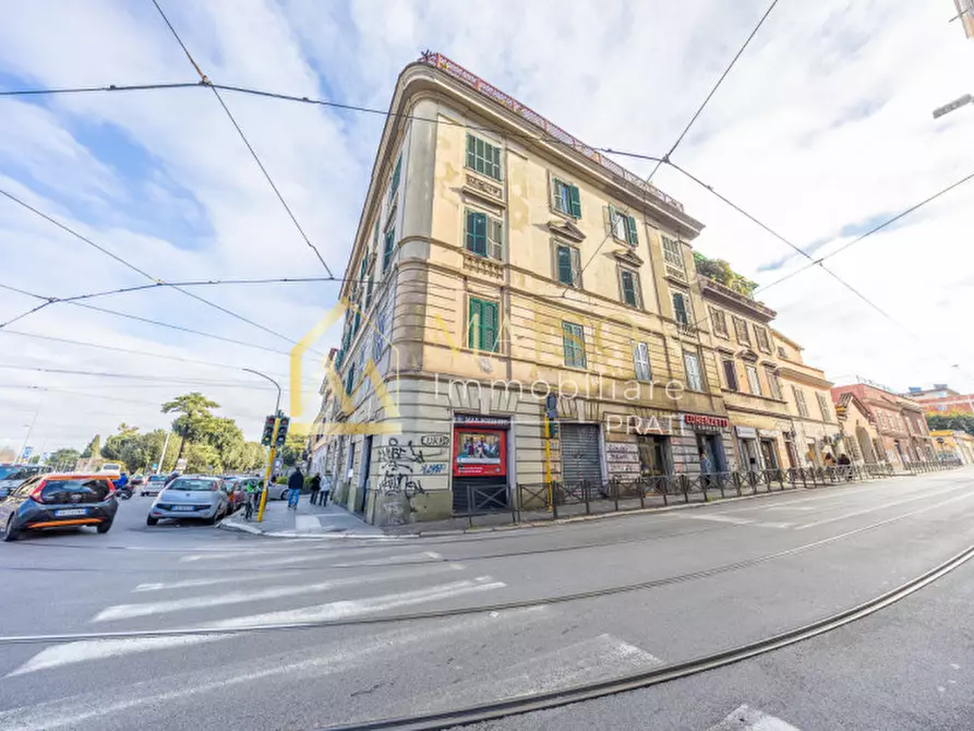 Immagine 28 di Negozio in vendita  in Via dei Reti a Roma