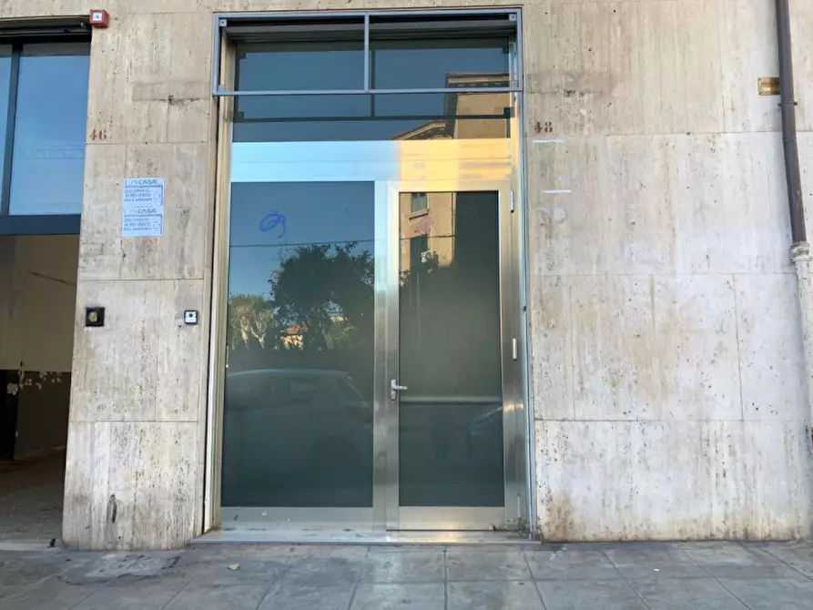 Immagine 2 di Negozio in affitto  in Via Principe di Paternò 48 a Palermo