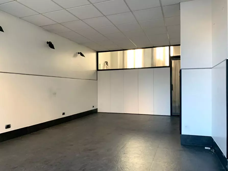 Immagine 5 di Negozio in affitto  in Via Principe di Paternò 48 a Palermo