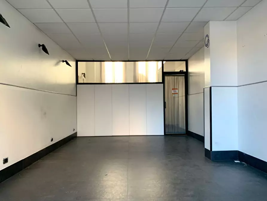 Immagine 6 di Negozio in affitto  in Via Principe di Paternò 48 a Palermo