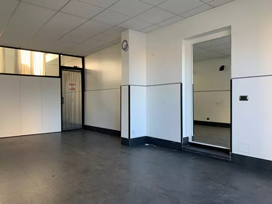 Immagine 7 di Negozio in affitto  in Via Principe di Paternò 48 a Palermo